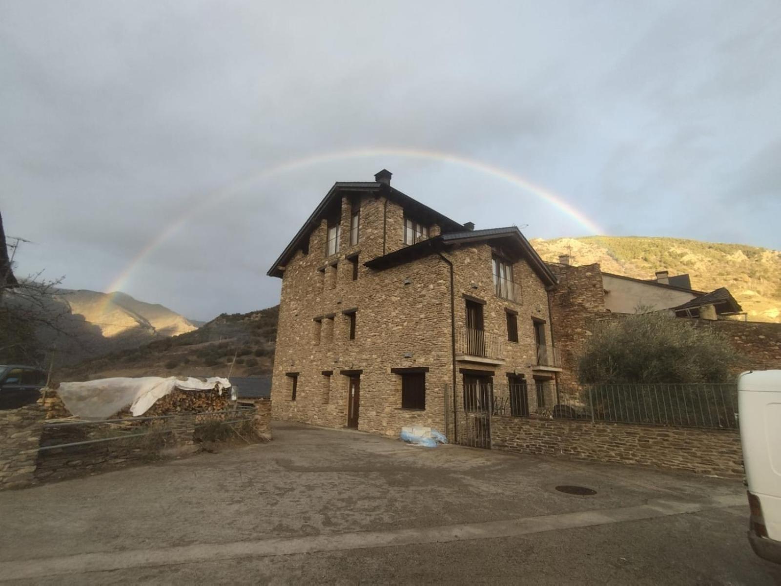 Casa Rural La Comella Hostal Tirvia Exterior foto