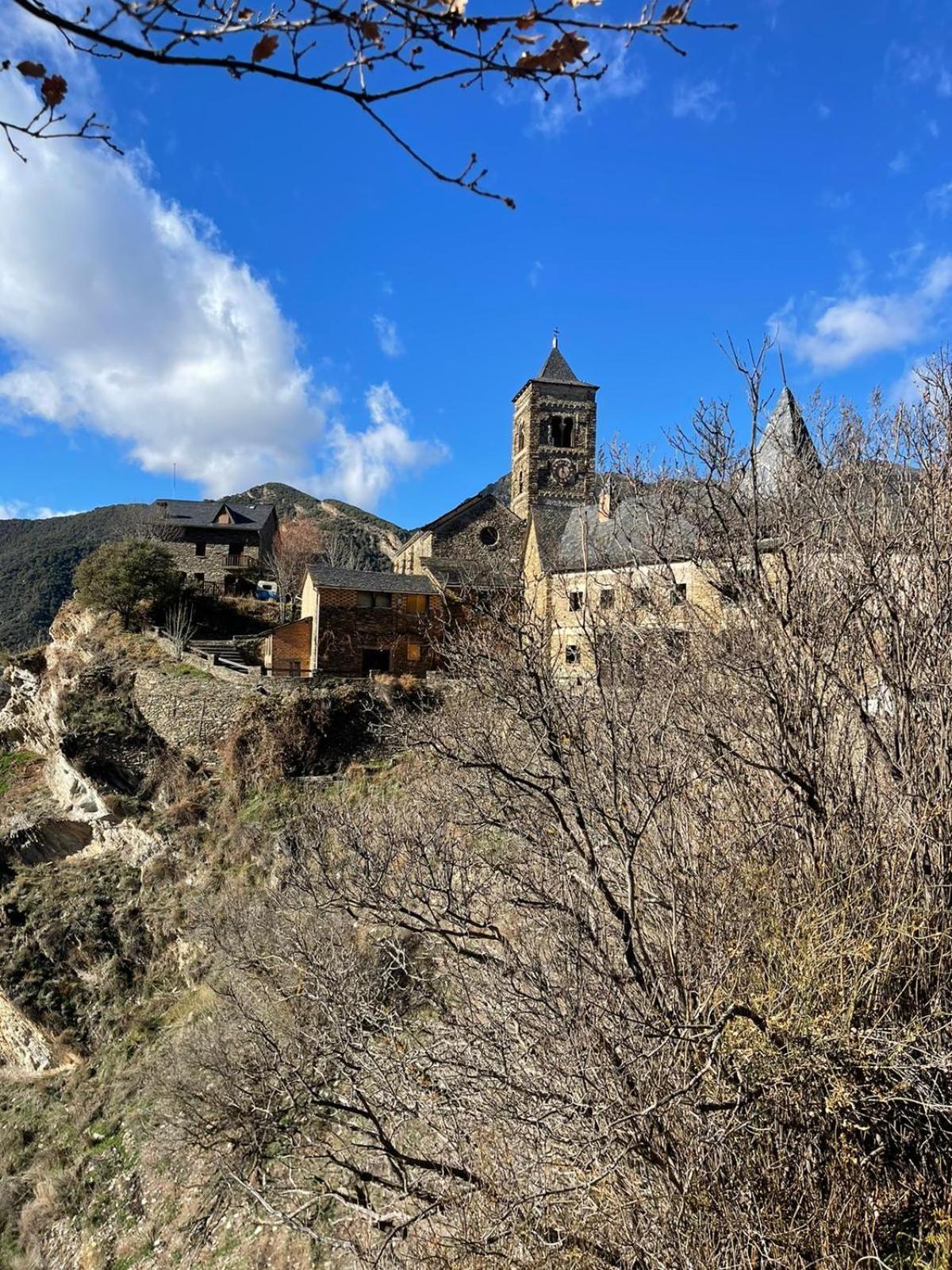 Casa Rural La Comella Hostal Tirvia Exterior foto