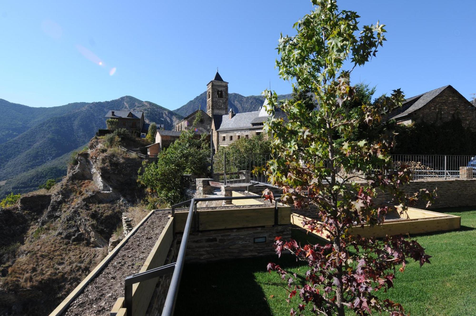 Casa Rural La Comella Hostal Tirvia Exterior foto